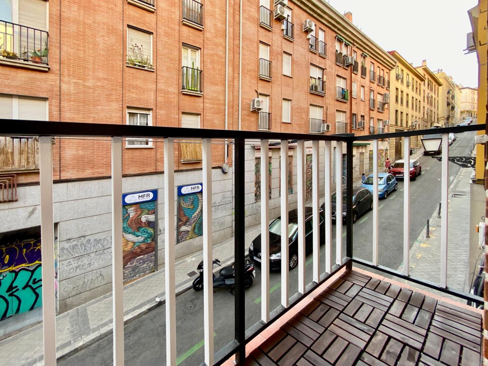 Charming Latina Village - Estancias Temporales En Pleno Centro Madrid Exterior photo